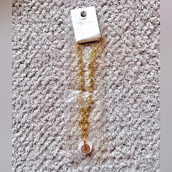 π―οΈβ¨ Gold Chain & Pearl Acrylic Necklace β¨π―οΈ Brand New - Picture 8 of 10